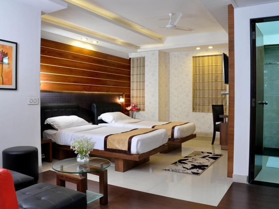 Hotel Niharika Calcutta Buitenkant foto