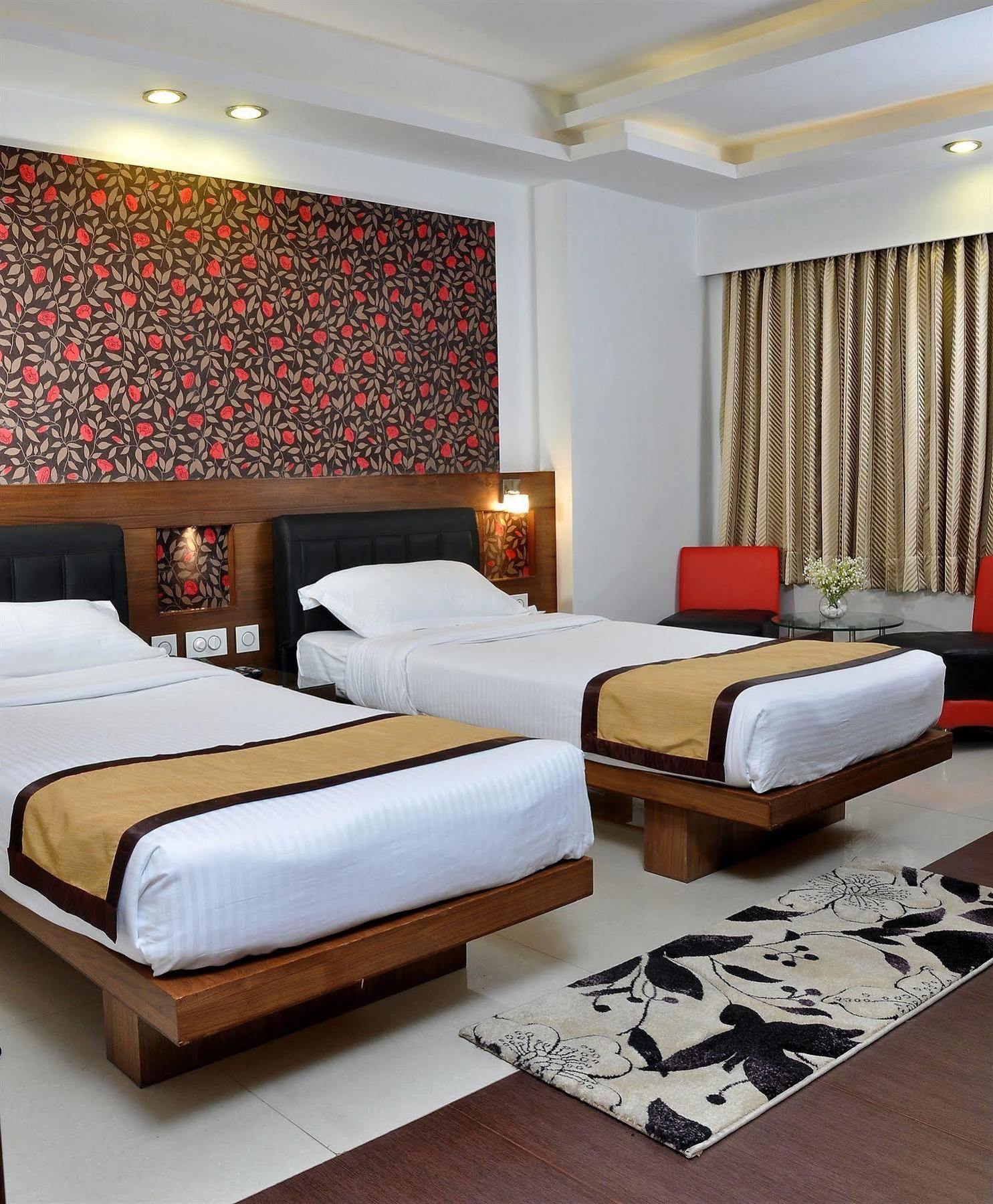 Hotel Niharika Calcutta Buitenkant foto