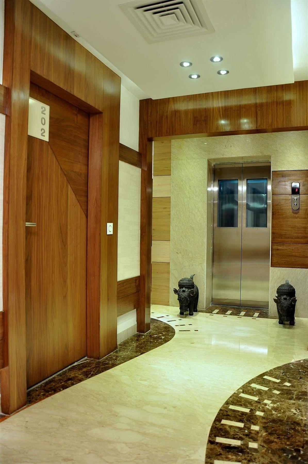 Hotel Niharika Calcutta Buitenkant foto